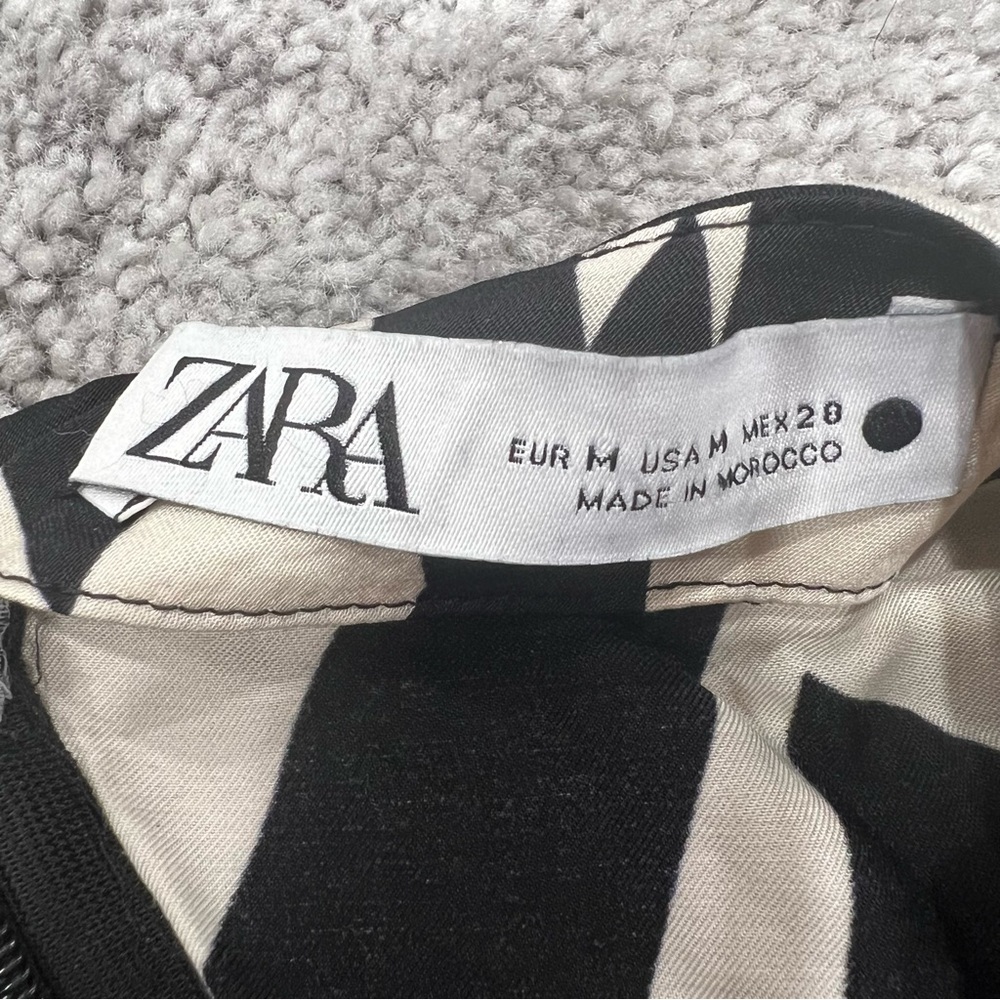 Zara Black and Ivory Pleated Top Women’s Sz M - Picture 6 of 10